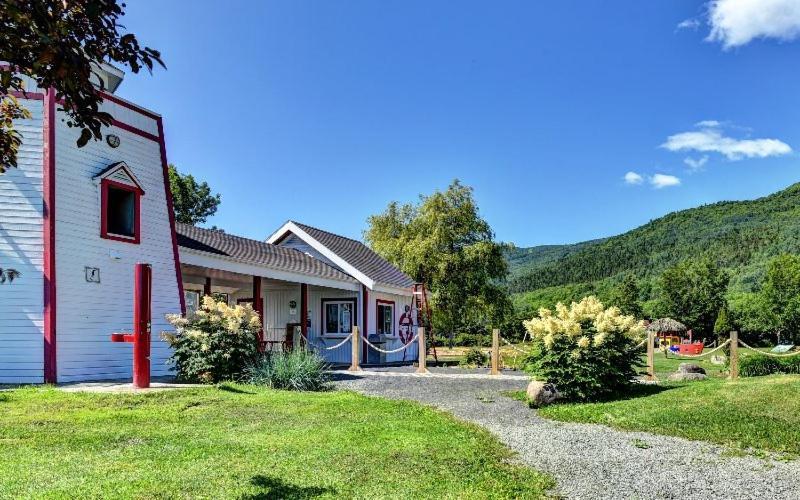 Maison Accueillante - Spa, Fleuve Et Montagnes! Petite-Riviere-Saint-Francois Buitenkant foto